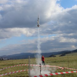 img_9250 nosic raketoplanu j caja - start